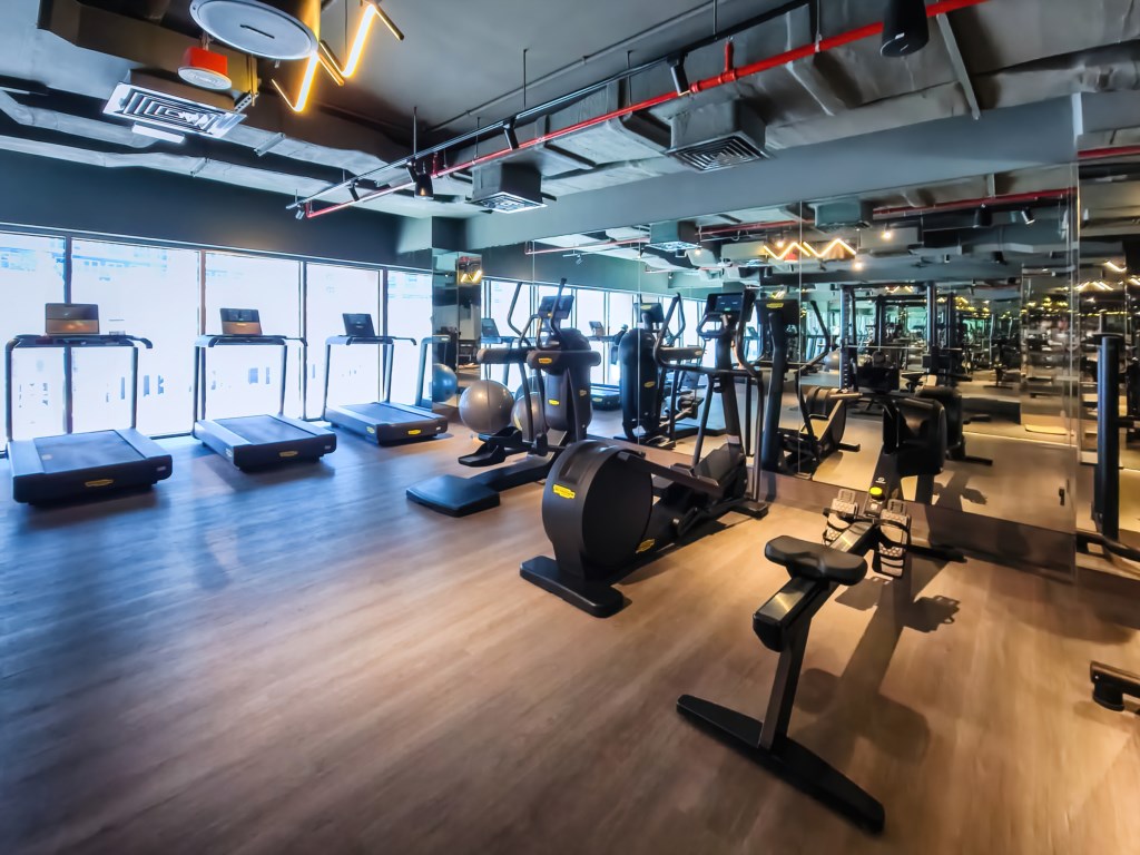 AP_StrlngOmntEst_207_56