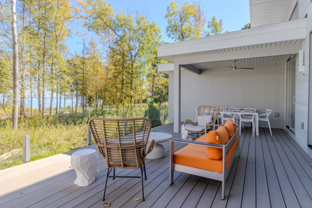 deck with glass railing