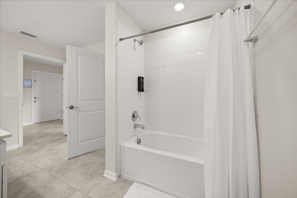 3 bedroom vacation apartment at Storey Lake - Image 18