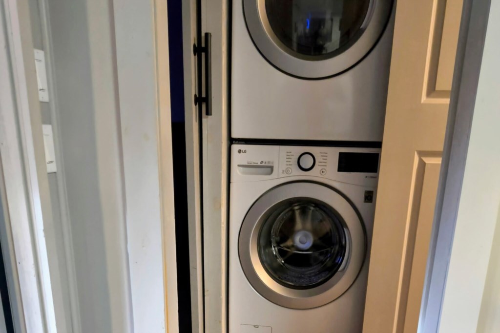 Tranquil lakeside retreat laundry