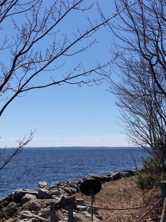 Paradise Queen Studio on lake superior view outside