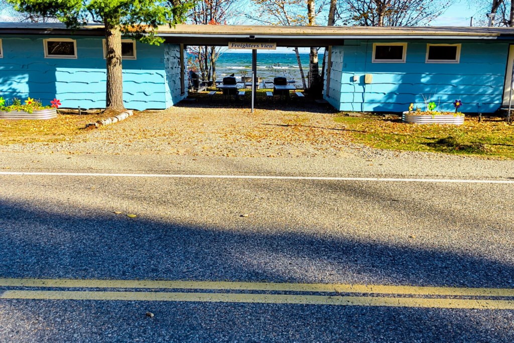 Paradise on lake superior Studio with two queen beds front entrance close to road