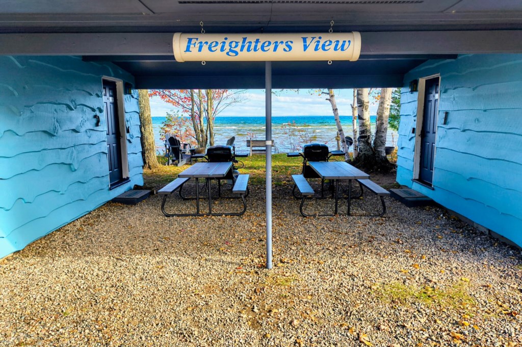 Paradise on lake superior Studio with two queen beds front entrance close to road