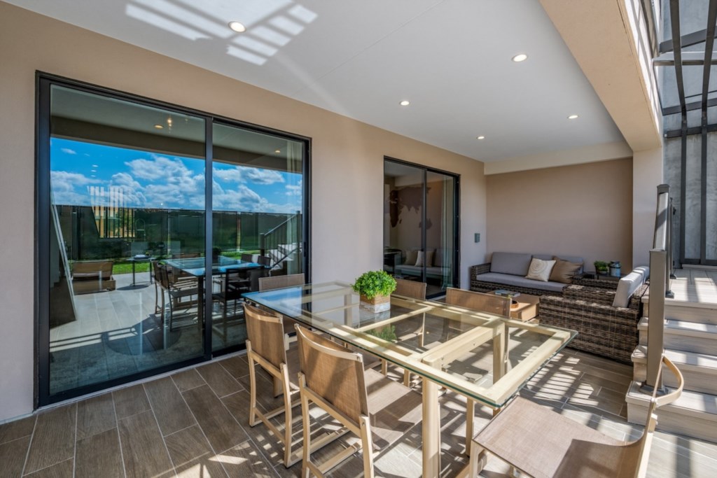 SNK5PATIOdining