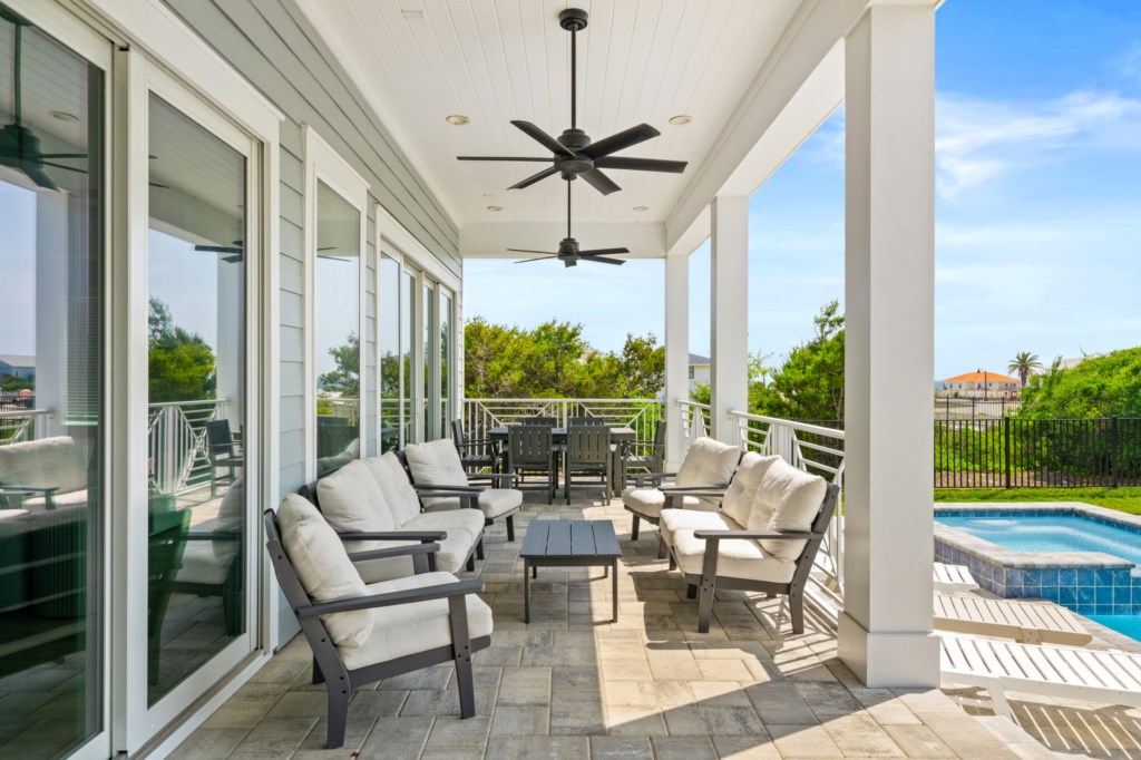 Spacious Pool and Outdoor Entertaining Area