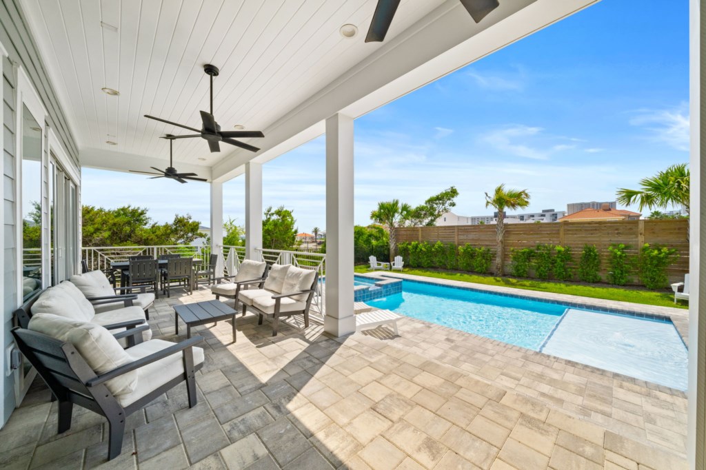 Spacious Pool and Outdoor Entertaining Area