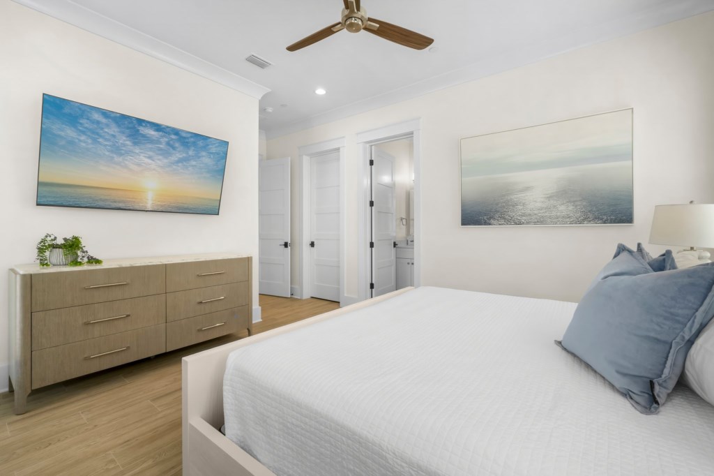 King Bedroom With Bathroom On 2nd Floor