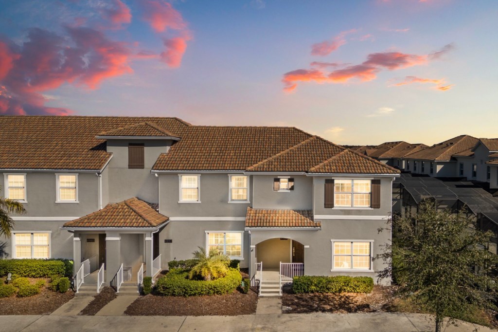 5 bedroom vacation townhouse at Storey Lake - Image 1