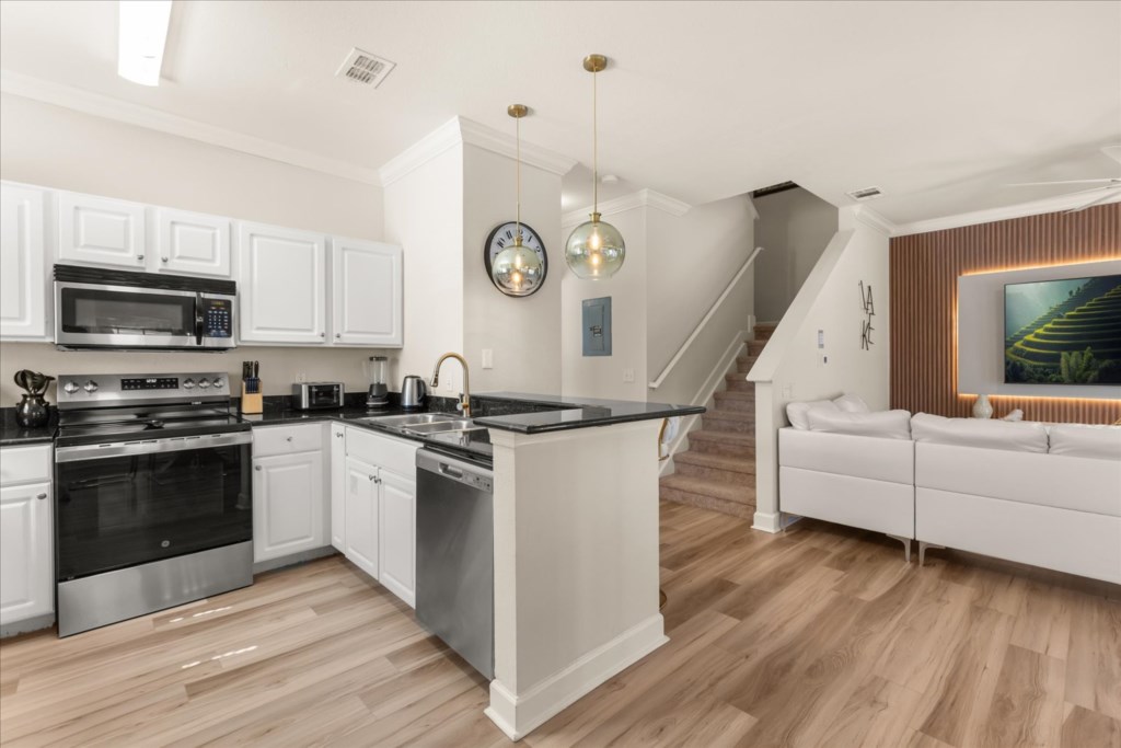 4 bedroom vacation townhouse at Lucaya Village - Image 9