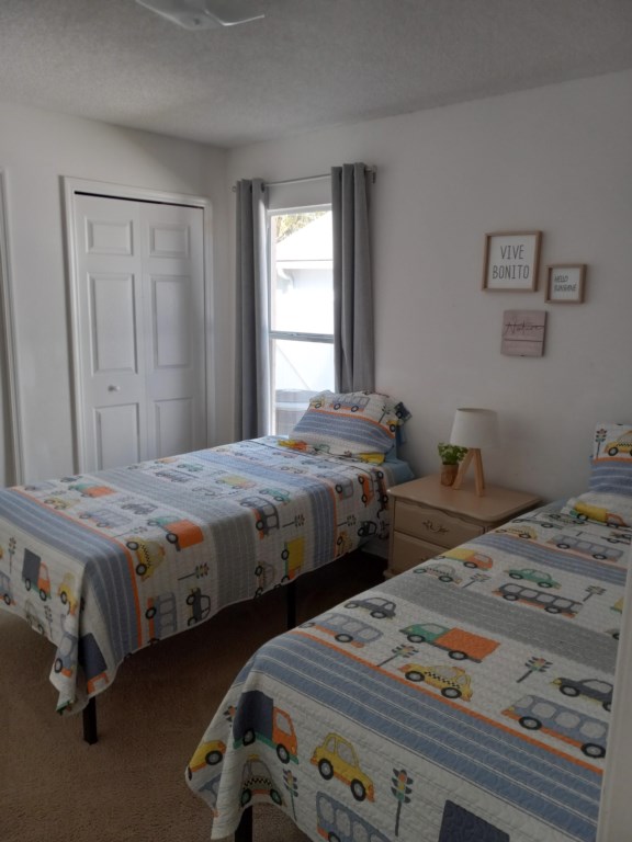 Twin bedroom
