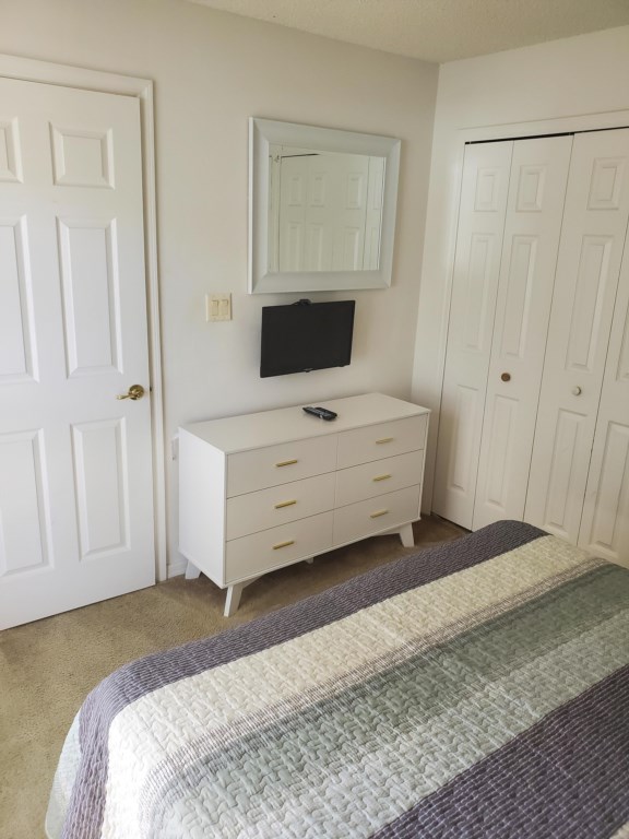 Queen bedroom
