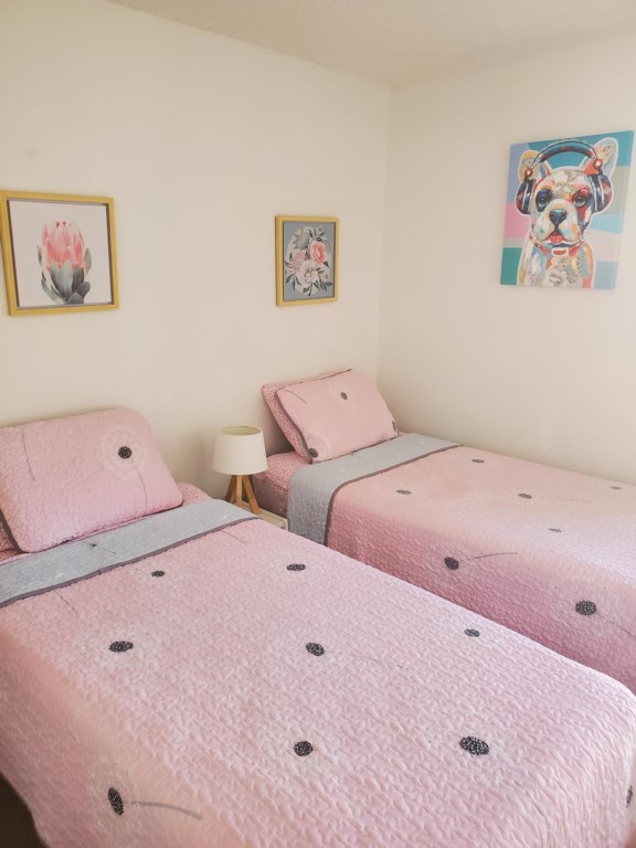 Twin bedroom