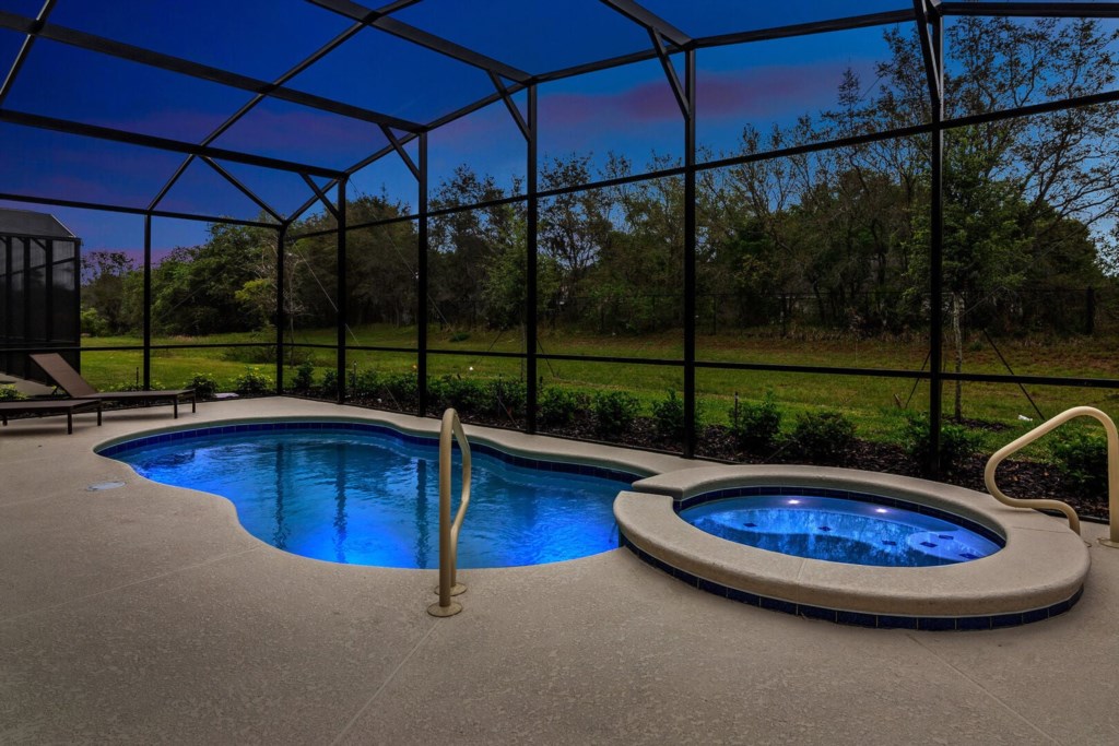 pool with jacuzzi - perfect for night swims
