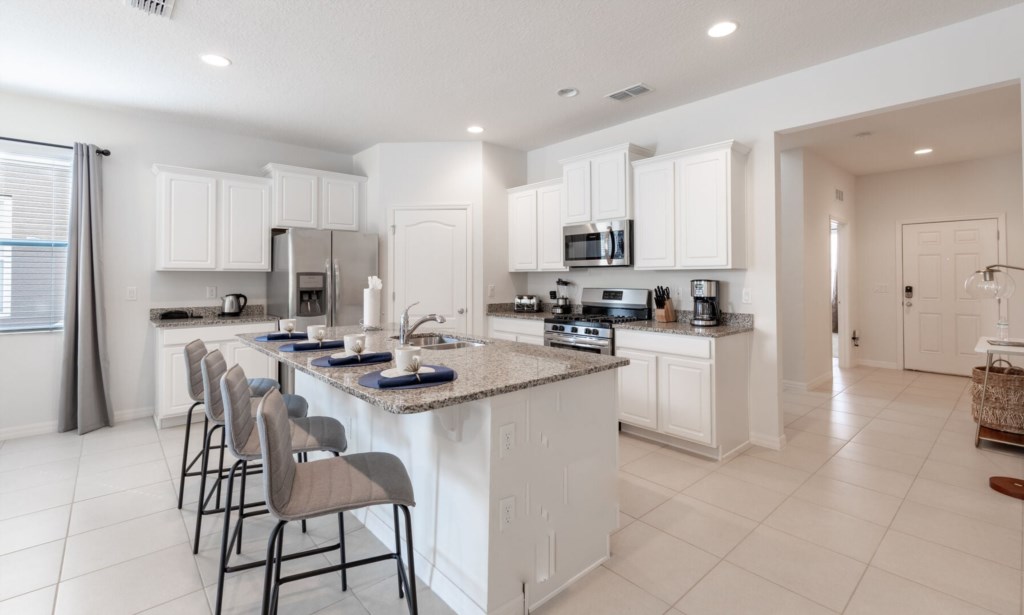 kitchen & island bar