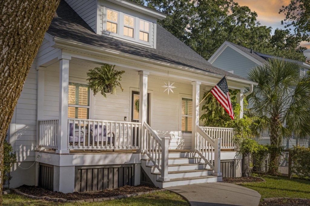 Cozy Charleston Home with Putting Green