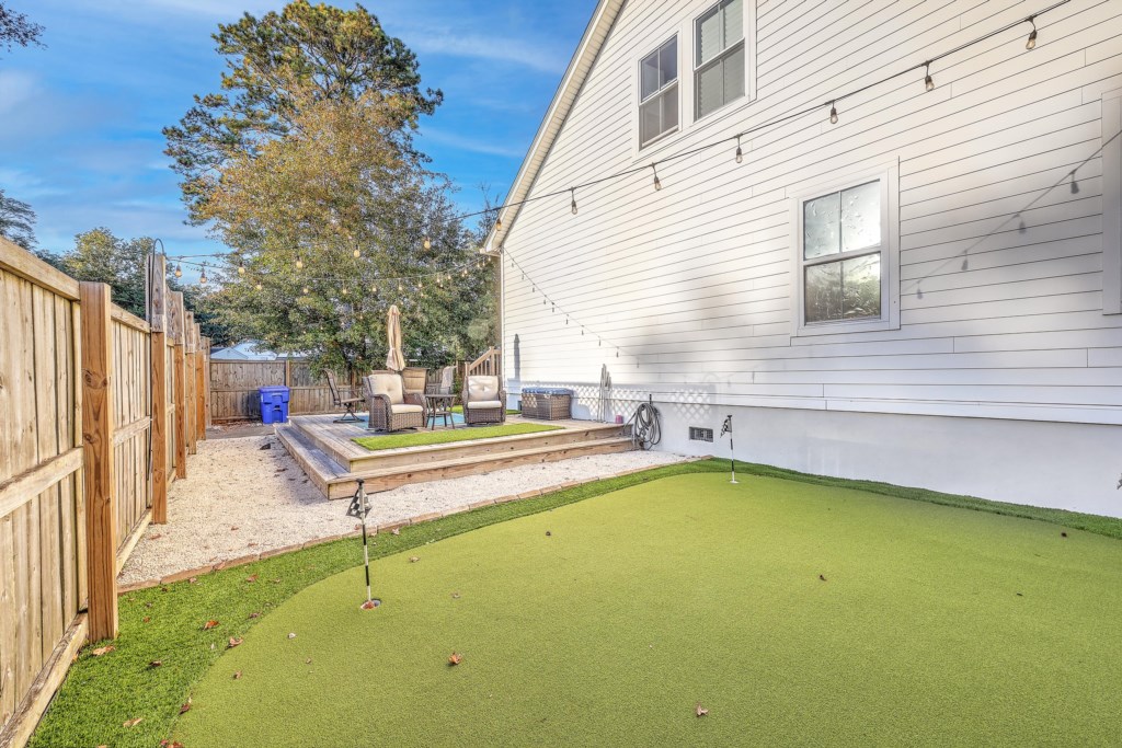 Cozy Charleston Home with Putting Green