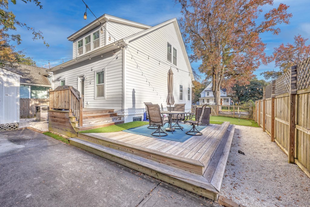 Cozy Charleston Home with Putting Green