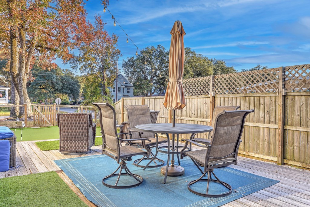 Cozy Charleston Home with Putting Green