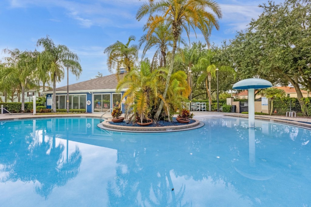4 bedroom vacation townhouse at Lucaya Village - Image 32