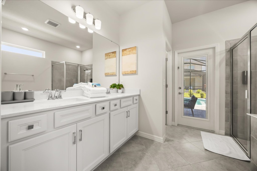 Bathroom — 15922 Cape Coral Loop, photo 62 of 115