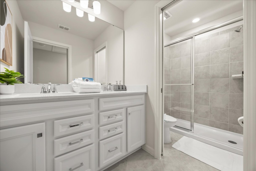 Bathroom — 15922 Cape Coral Loop, photo 65 of 115