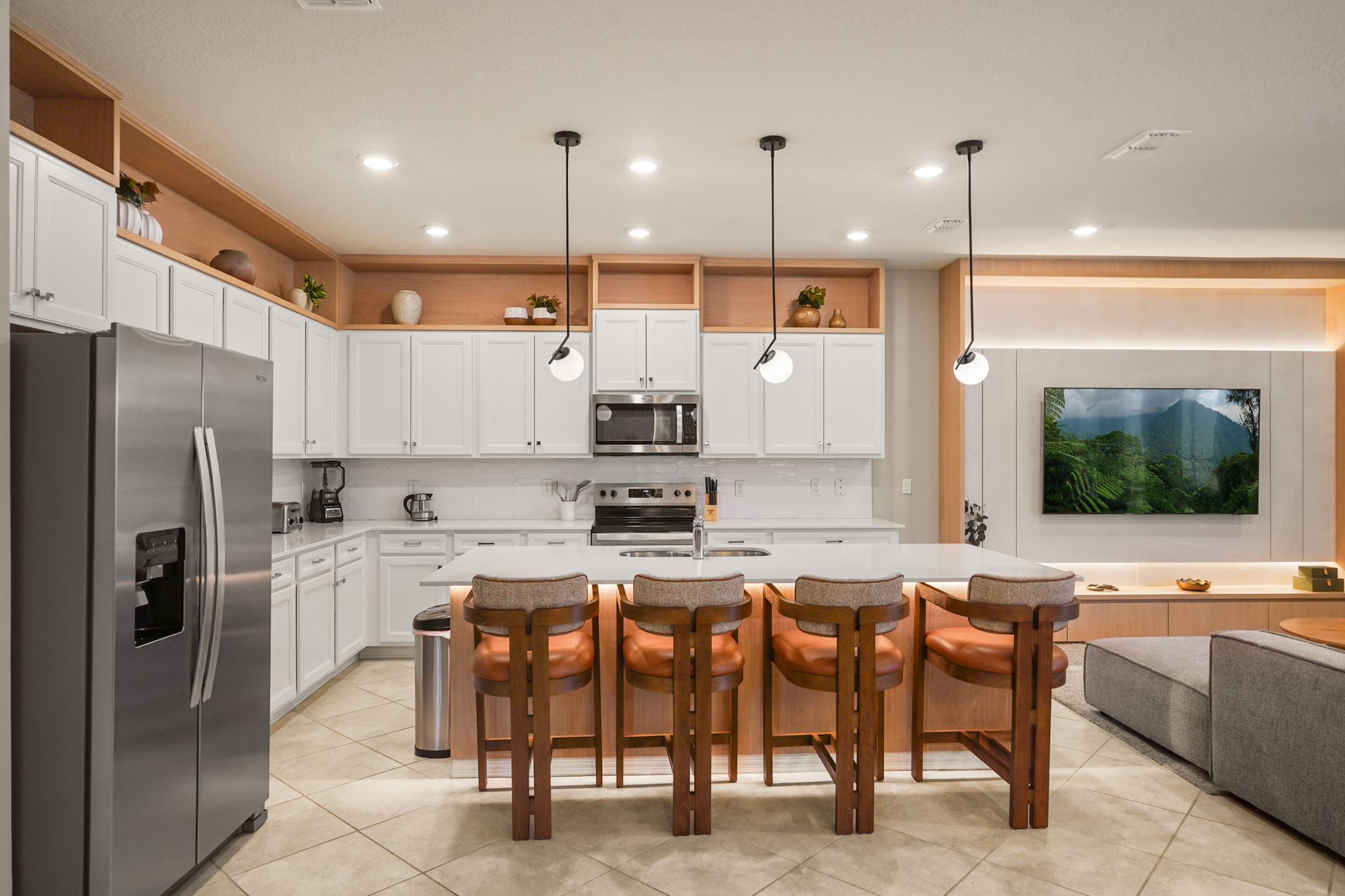 Full Kitchen — 15922 Cape Coral Loop, photo 14 of 115