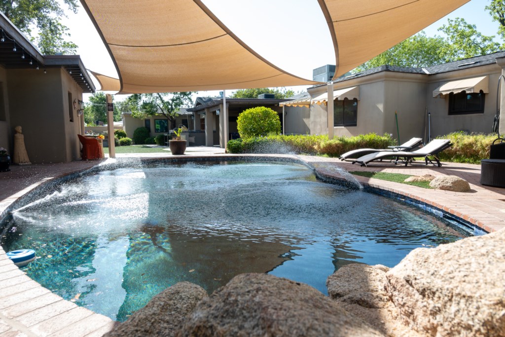 Sparkling pool (not heated)