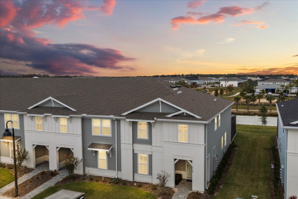 5 bedroom vacation townhouse at Windsor Cay - Image 1