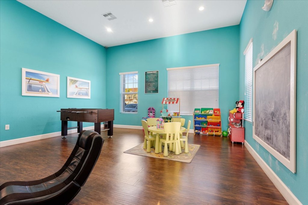 3 bedroom vacation townhouse at West Lucaya - Image 36