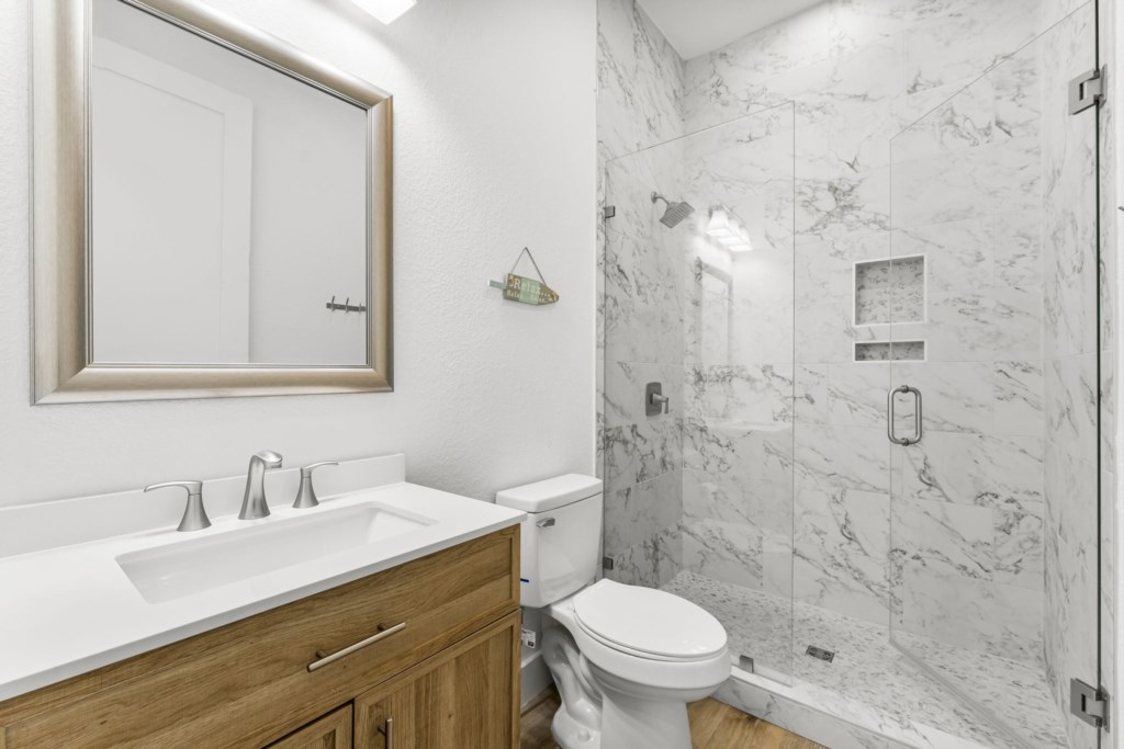 Private King Bathroom On 1st Floor