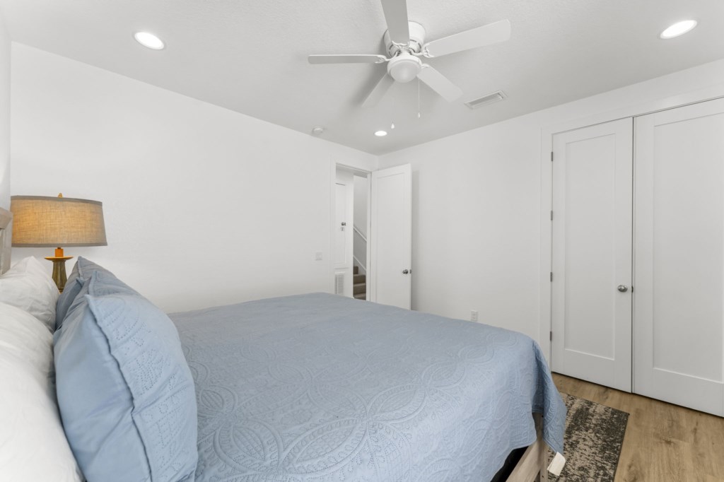 King Bedroom With Private Bathroom On 2nd Floor