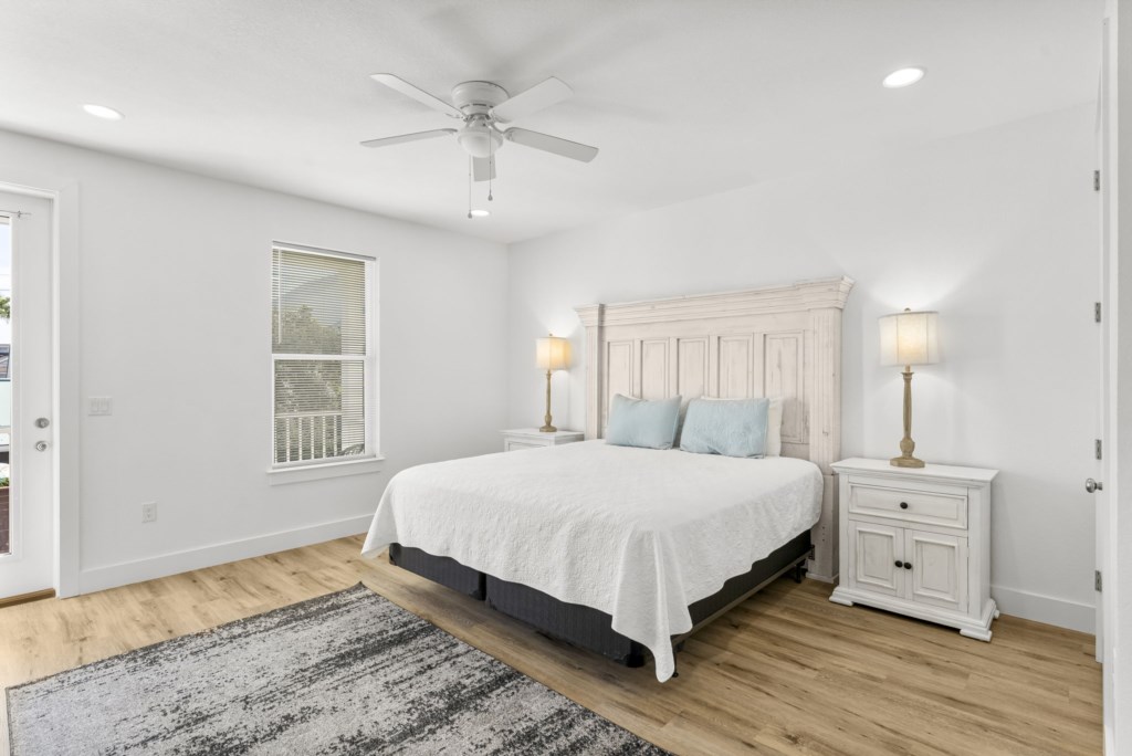 King Bedroom With Private Bathroom On 2nd Floor