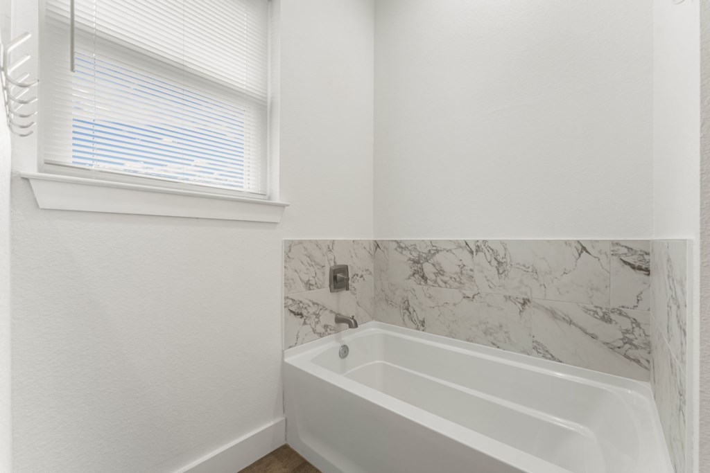 Private King Bathroom On 1st Floor