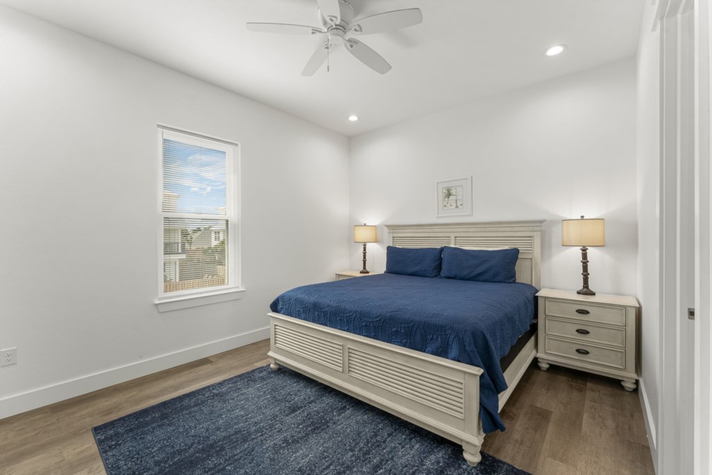 King Bedroom With Private Bathroom On 2nd Floor