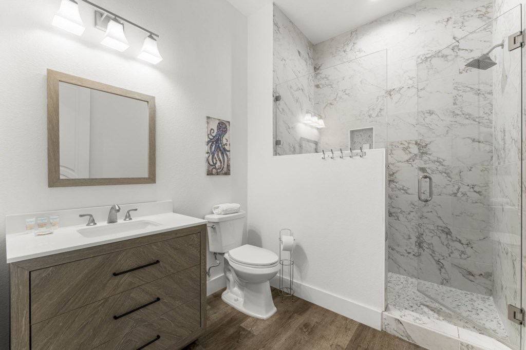 Private Queen Bathroom On 2nd Floor