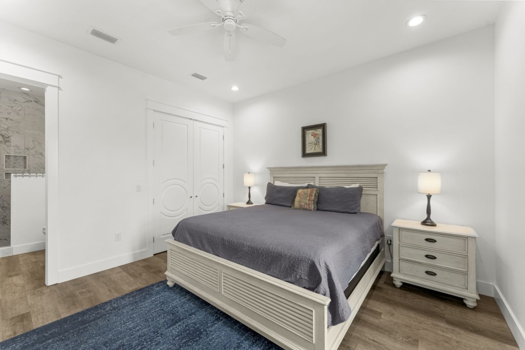 King Bedroom With Private Bathroom On 2nd Floor