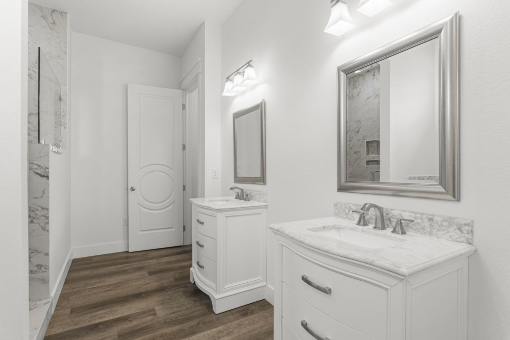 Private King Bathroom On 3rd Floor