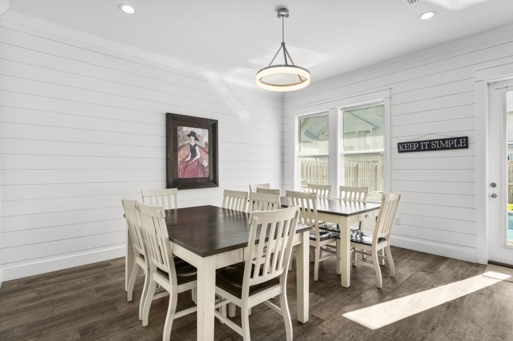 Bright dining area with a large table, ideal for family meals or gatherings.