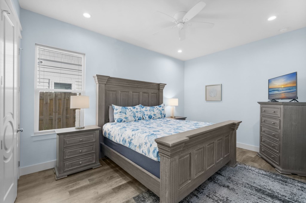 King Room on level 1 with a private bathroom