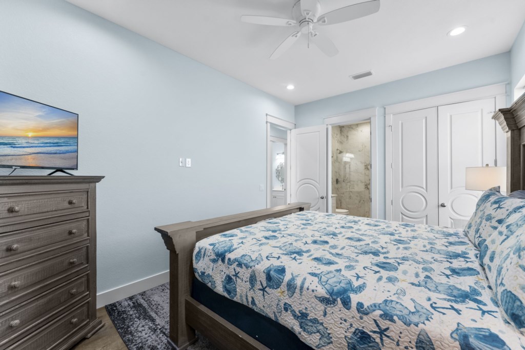 King Room on level 1 with a private bathroom