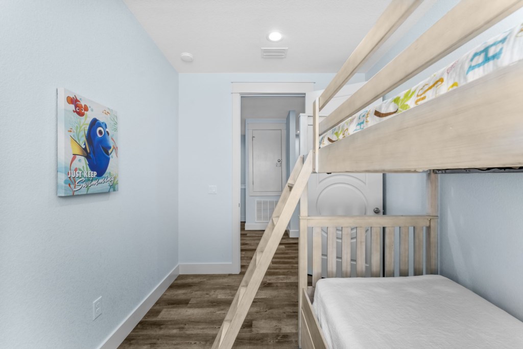 Bunk bedroom on level 3