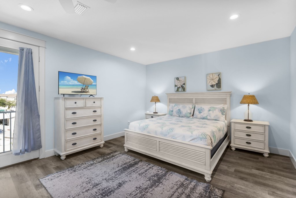 King Room with bunk beds and private bathroom on level 3