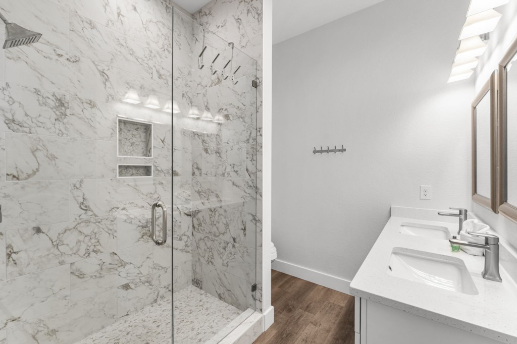 Private King Bathroom On 1st Floor