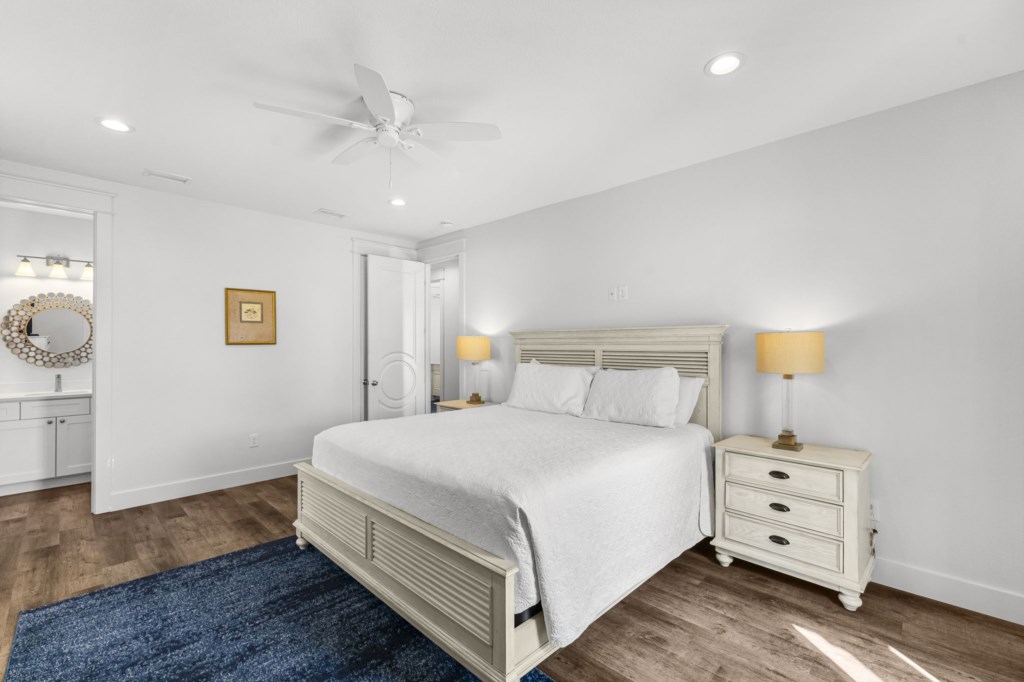 King Bedroom With Private Bathroom On 2nd Floor