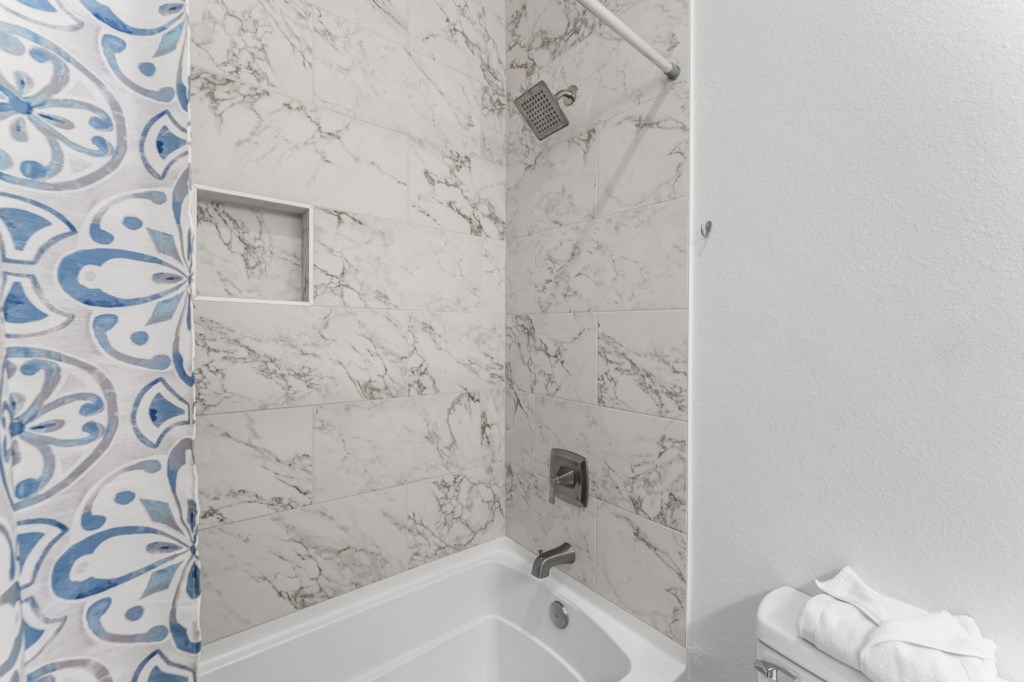 Private Queen/Bunk Bathroom On 2nd Floor