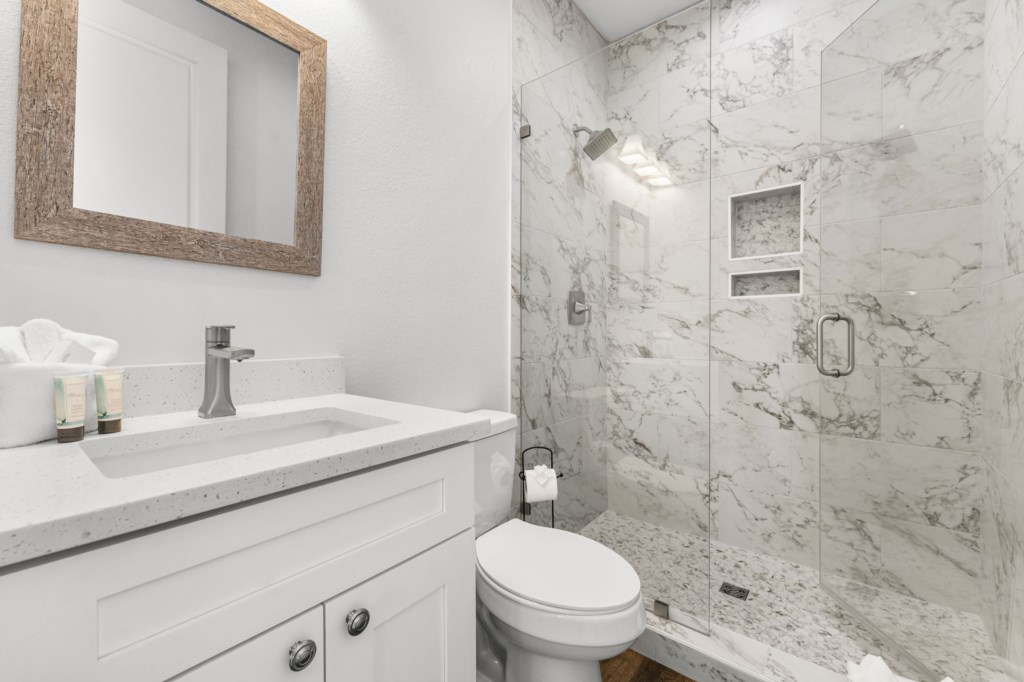 Private Queen/Bunk Bathroom On 2nd Floor