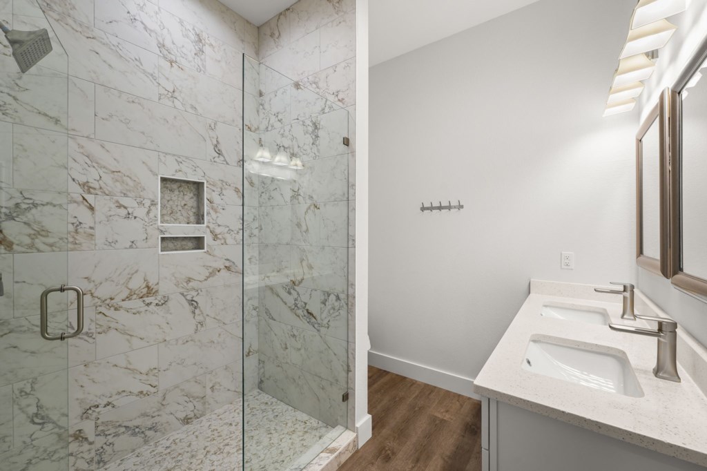 Private King Bathroom On 1st Floor