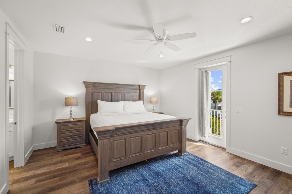 King Bedroom With Private Bathroom On 2nd Floor