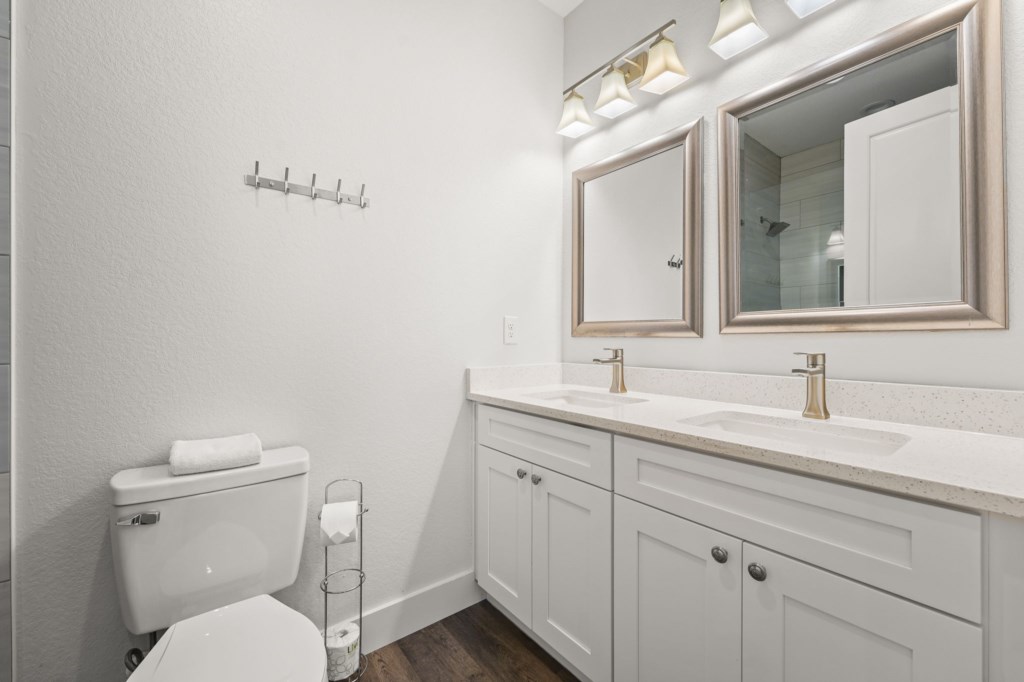 Private King Bathroom On 2nd Floor