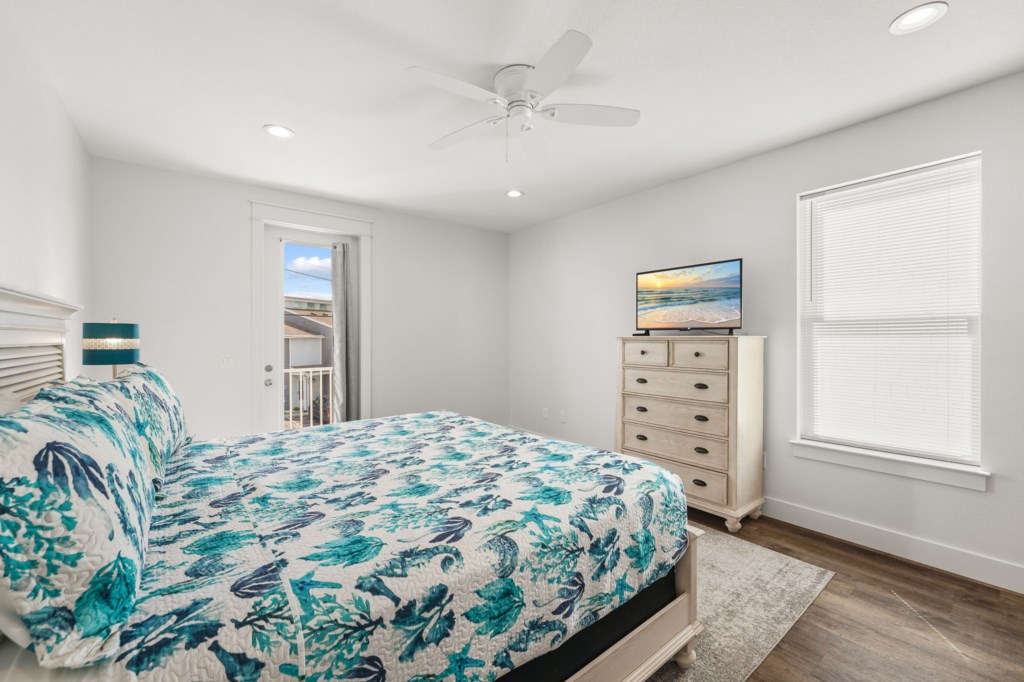 King Bedroom With Private Bathroom On 2nd Floor